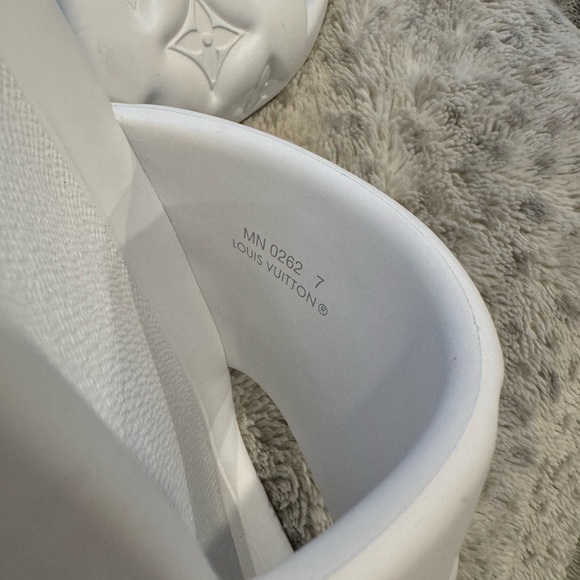 MENS SIZE 7 authentic  100% genuine Louis Vuitton waterfront slides - Picture 5 of 10